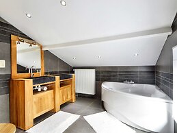 Luscious Holiday Home Pool & Sauna