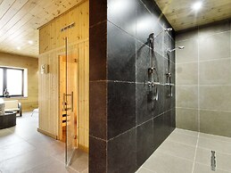 Luscious Holiday Home Pool & Sauna