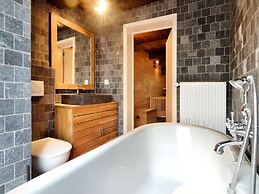 Luscious Holiday Home Pool & Sauna