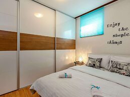 Lovely Apartment with Covered Terrace & Hot Tub