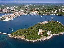 Gorgeous Villa With Private Pool and Covered Terrace & Sea View