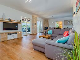 Gorgeous Villa With Private Pool and Covered Terrace & Sea View