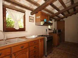 Belvilla by OYO Spacious Villa in Treia With Pool