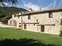 Belvilla by OYO Spacious Villa in Treia With Pool