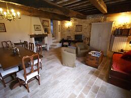 Belvilla by OYO Spacious Villa in Treia With Pool