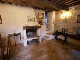 Belvilla by OYO Spacious Villa in Treia With Pool