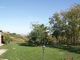 Belvilla by OYO Spacious Villa in Treia With Pool