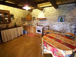 Belvilla by OYO Spacious Villa in Treia With Pool