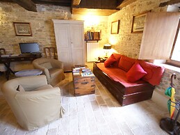 Belvilla by OYO Spacious Villa in Treia With Pool