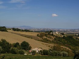 Belvilla by OYO Spacious Villa in Treia With Pool