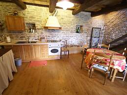 Belvilla by OYO Spacious Villa in Treia With Pool