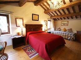 Belvilla by OYO Spacious Villa in Treia With Pool