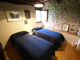 Belvilla by OYO Spacious Villa in Treia With Pool