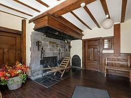 Spacious Waimes Villa