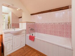 Spacious Waimes Villa