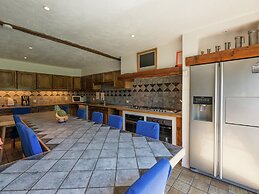 Spacious Waimes Villa
