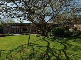 Spacious Waimes Villa