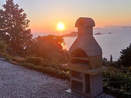 Comfy Apartment in Vinkuran With the Beach Nearby