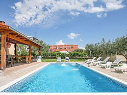 Lovely Holiday Home in Pakoštane With Swimming Pool