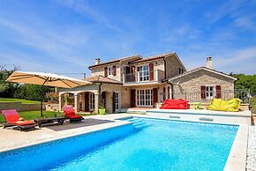 Villa in Porec With Private Pool & Garden