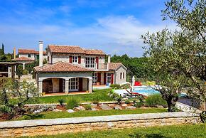 Villa in Porec With Private Pool & Garden