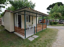 Wooden Chalet with Terrace near Beach