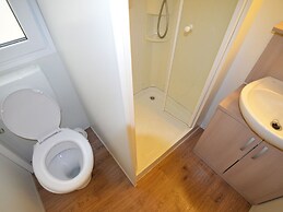 Wooden Chalet with Terrace near Beach