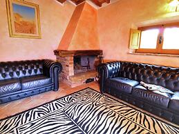 Rustic Villa with Private Pool near Montepulciano