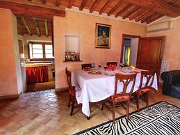 Rustic Villa with Private Pool near Montepulciano