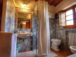 Rustic Villa with Private Pool near Montepulciano