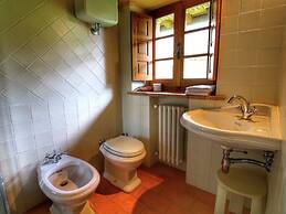 Rustic Villa with Private Pool near Montepulciano