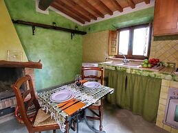 Rustic Villa with Private Pool near Montepulciano