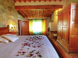 Rustic Villa with Private Pool near Montepulciano
