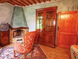 Rustic Villa with Private Pool near Montepulciano