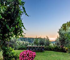 Rustic Villa with Private Pool near Montepulciano