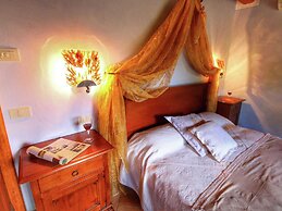 Rustic Villa with Private Pool near Montepulciano