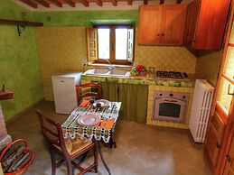 Rustic Villa with Private Pool near Montepulciano