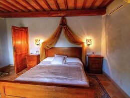 Rustic Villa with Private Pool near Montepulciano