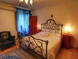 Rustic Villa with Private Pool near Montepulciano