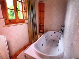 Rustic Villa with Private Pool near Montepulciano