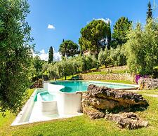 Rustic Villa with Private Pool near Montepulciano