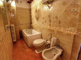 Rustic Villa with Private Pool near Montepulciano