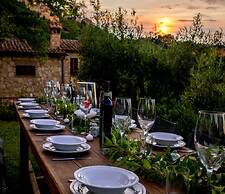 Rustic Villa with Private Pool near Montepulciano