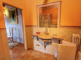 Rustic Villa with Private Pool near Montepulciano