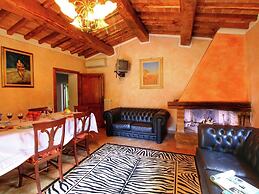 Rustic Villa with Private Pool near Montepulciano