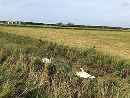 Chic Beachside Stay w/ Sauna
