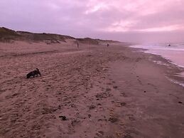 Chic Beachside Stay w/ Sauna