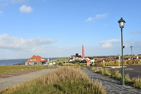 Chic Beachside Stay w/ Sauna