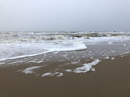 Chic Beachside Stay w/ Sauna