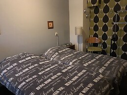 Chic Beachside Stay w/ Sauna